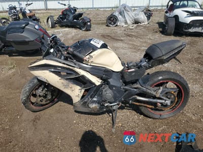 Trzecie zdjęcie samochodu z tyłu: 2012 KAWASAKI EX650 EC VIN:JKAEXEE10CDA06102 - miniatura