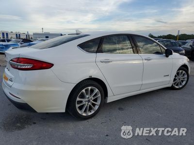Trzecie zdjęcie samochodu z tyłu: 2019 FORD FUSION SE VIN:3FA6P0LU5KR119305 - miniatura