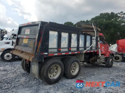 Czwarte zdjęcie samochodu z boku: 2018 VOLVO VHD DUMP TRUCK VIN:4V5KC9DH5JN894473 - miniatura