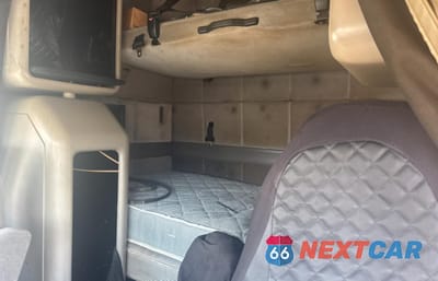 Zdjęcie 8 z 10 samochodu: 2003 VOLV VN VNL - TRUCKS VIN:4V4NC9JH83N348324 - miniatura