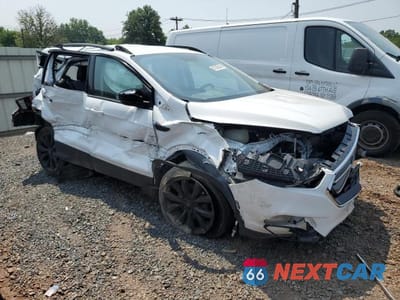 Czwarte zdjęcie samochodu z boku: 2017 FORD ESCAPE SE VIN:1FMCU9GD5HUB13571 - miniatura