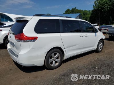 Trzecie zdjęcie samochodu z tyłu: 2013 TOYOTA SIENNA LE VIN:5TDKK3DC1DS308435 - miniatura