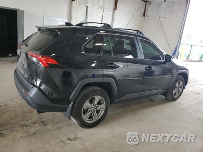 Trzecie zdjęcie samochodu z tyłu: 2024 TOYOTA RAV4 XLE VIN:2T3P1RFV4RC478290 - miniatura