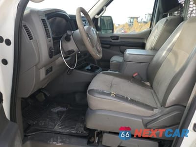 Zdjęcie 7 z 13 samochodu: 2013 NISSAN NV 2500 HD S VIN:1N6BF0KX3DN112105 - miniatura