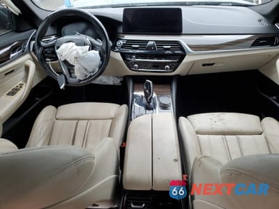 Zdjęcie 8 z 12 samochodu: 2021 BMW 530 XI VIN:WBA13BJ0XMWW98252 - miniatura