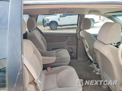 Zdjęcie 11 z 13 samochodu: 2010 TOYOTA SIENNA LE VIN:5TDJK4CC8AS033628 - miniatura