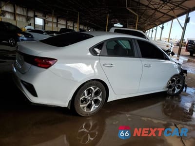 Trzecie zdjęcie samochodu z tyłu: 2021 KIA FORTE FE VIN:3KPF24ADXME374979 - miniatura
