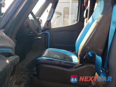 Zdjęcie 7 z 14 samochodu: 2025 RIVIAN EDV 700 VIN:7FCEHEB23SN029762 - miniatura