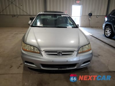 Piąte zdjęcie samochodu w środku: 2002 HONDA ACCORD EX VIN:1HGCG22512A007776 - miniatura