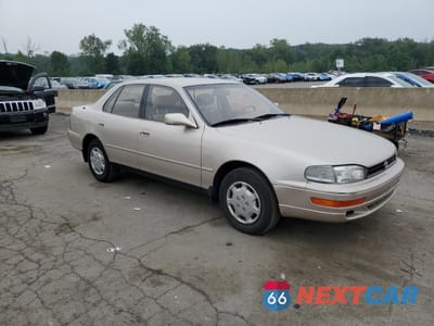 Czwarte zdjęcie samochodu z boku: 1993 TOYOTA CAMRY LE VIN:4T1SK12E2PU318900 - miniatura