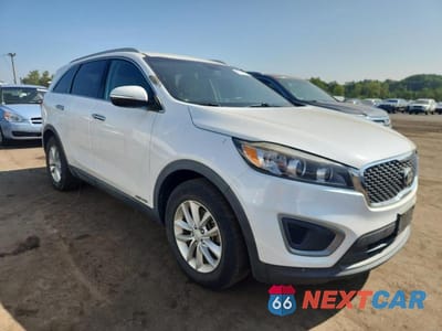Czwarte zdjęcie samochodu z boku: 2016 KIA SORENTO LX VIN:5XYPGDA50GG003674 - miniatura