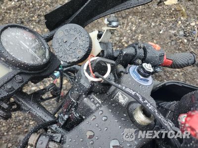 Zdjęcie 8 z 10 samochodu: 2003 HONDA CBR900 RR VIN:JH2SC50053M104694 - miniatura