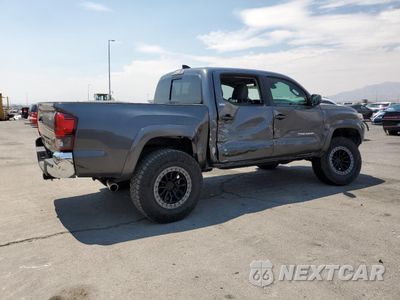 Trzecie zdjęcie samochodu z tyłu: 2018 TOYOTA TACOMA DOUBLE CAB VIN:3TMCZ5AN0JM160288 - miniatura