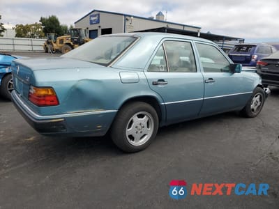 Trzecie zdjęcie samochodu z tyłu: 1992 MERCEDES-BENZ 300 E 2.6 VIN:WDBEA26D6NB615431 - miniatura