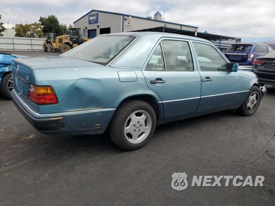 Trzecie zdjęcie samochodu z tyłu: 1992 MERCEDES-BENZ 300 E 2.6 VIN:WDBEA26D6NB615431 - miniatura