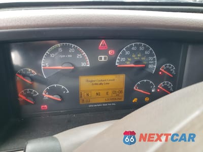 Zdjęcie 8 z 10 samochodu: 2016 VOLVO VN VNL VIN:4V4NC9EH0GN919577 - miniatura