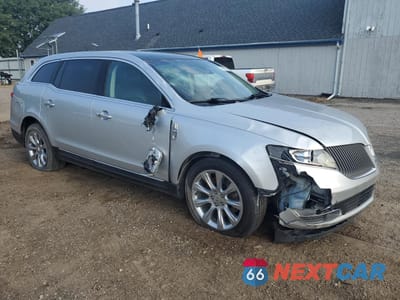 Czwarte zdjęcie samochodu z boku: 2013 LINCOLN MKT VIN:2LMHJ5ATXDBL53372 - miniatura