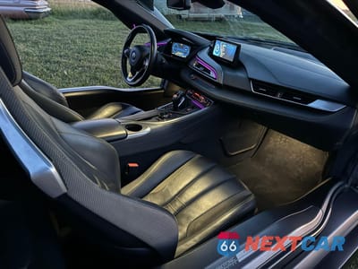 Piąte zdjęcie samochodu w środku: 2017 BMW I8 VIN:WBY2Z2C36HV676546 - miniatura