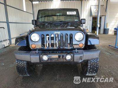 Piąte zdjęcie samochodu w środku: 2010 JEEP WRANGLER UNLIMITED SAHARA VIN:1J4HA5H17AL126036 - miniatura