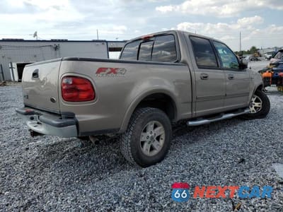 Trzecie zdjęcie samochodu z tyłu: 2003 FORD F150 SUPERCREW VIN:1FTRW08LX3KD72961 - miniatura