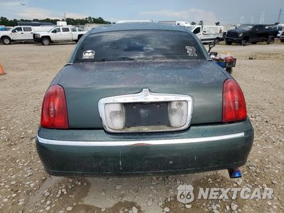 Zdjęcie 6 z 15 samochodu: 2000 LINCOLN TOWN CAR EXECUTIVE VIN:1LNHM81W8YY820974 - miniatura