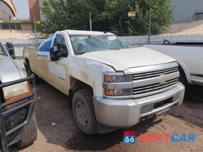 Czwarte zdjęcie samochodu z boku: 2018 CHEVROLET SILVERADO K2500 HEAVY DUTY LT VIN:1GC1KVEG2JF261212 - miniatura