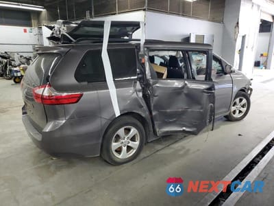 Trzecie zdjęcie samochodu z tyłu: 2016 TOYOTA SIENNA LE VIN:5TDKK3DC8GS730612 - miniatura