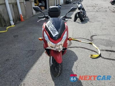 Drugie zdjęcie samochodu z przodu: 2013 HONDA PCX 150 VIN:MLHKF1213D5004746 - miniatura
