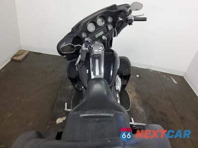Zdjęcie 6 z 11 samochodu: 2013 HARLEY-DAVIDSON FLHTK ELECTRA GLIDE ULTRA LIMITED VIN:1HD1KEM16DB680817 - miniatura