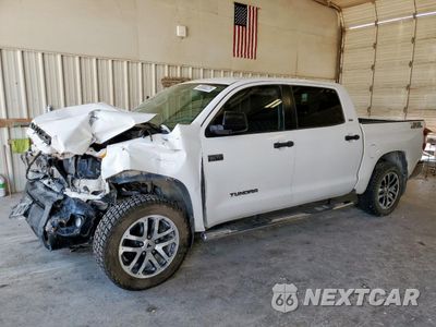 2017 TOYOTA TUNDRA CREWMAX SR5 5TFDW5F13HX677768 - główne zdjęcie licytacji z USA - miniatura