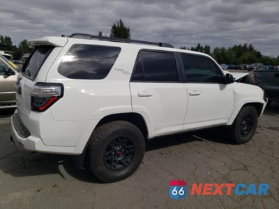 Trzecie zdjęcie samochodu z tyłu: 2023 TOYOTA 4RUNNER SE VIN:JTERU5JR9P6212274 - miniatura