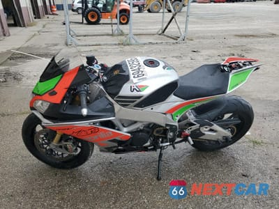 Trzecie zdjęcie samochodu z tyłu: 2018 APRILIA RSV4 VIN:ZD4KEU005JS001463 - miniatura