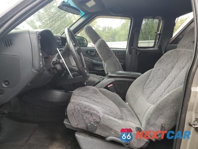 Zdjęcie 7 z 12 samochodu: 2002 GMC SONOMA VIN:1GTDT19W028232897 - miniatura