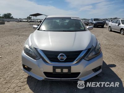 Piąte zdjęcie samochodu w środku: 2017 NISSAN ALTIMA 2.5 VIN:1N4AL3AP2HC139927 - miniatura