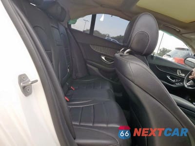 Zdjęcie 10 z 12 samochodu: 2016 MERCEDES-BENZ C 300 4MATIC VIN:55SWF4KB5GU167625 - miniatura