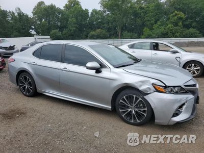 Czwarte zdjęcie samochodu z boku: 2018 TOYOTA CAMRY L VIN:4T1B11HK0JU004735 - miniatura