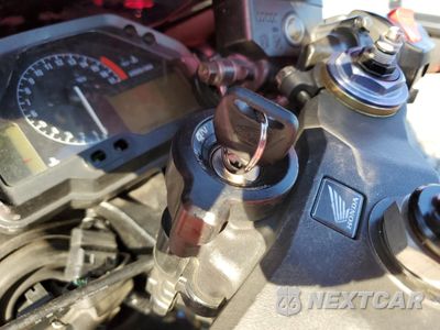 Zdjęcie 8 z 10 samochodu: 2005 HONDA CBR600 RR VIN:JH2PC37015M208943 - miniatura