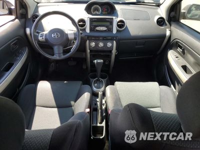 Zdjęcie 8 z 13 samochodu: 2006 TOYOTA SCION XA VIN:JTKKT604160148424 - miniatura