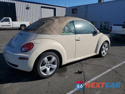 Trzecie zdjęcie samochodu z tyłu: 2006 VOLKSWAGEN NEW BEETLE CONVERTIBLE OPTION PACKAGE 2 VIN:3VWSG31Y36M314156 - miniatura