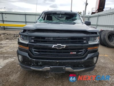 Piąte zdjęcie samochodu w środku: 2017 CHEVROLET SILVERADO K1500 LT VIN:1GCVKREC9HZ117946 - miniatura