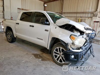 Czwarte zdjęcie samochodu z boku: 2017 TOYOTA TUNDRA CREWMAX SR5 VIN:5TFDW5F13HX677768 - miniatura