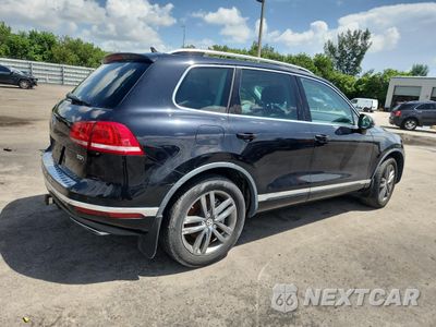 Trzecie zdjęcie samochodu z tyłu: 2015 VOLKSWAGEN TOUAREG V6 TDI VIN:WVGEP9BP8FD003287 - miniatura