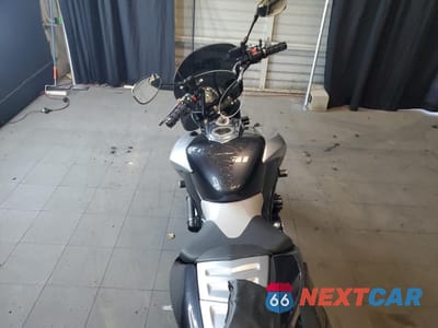 Zdjęcie 6 z 9 samochodu: 2008 SUZUKI GSX1300 BK VIN:JS1GX71A182101651 - miniatura