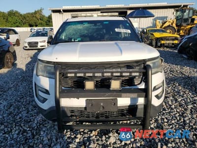 Piąte zdjęcie samochodu w środku: 2017 FORD EXPLORER POLICE INTERCEPTOR VIN:1FM5K8AR5HGA24465 - miniatura