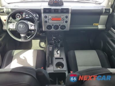 Zdjęcie 8 z 15 samochodu: 2013 TOYOTA FJ CRUISER VIN:JTEBU4BF2DK158898 - miniatura