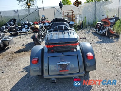Czwarte zdjęcie samochodu z boku: 2015 HARLEY-DAVIDSON FLHTCUTG TRI GLIDE ULTRA VIN:1HD1MAL17FB851484 - miniatura