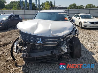 Piąte zdjęcie samochodu w środku: 2023 MITSUBISHI OUTLANDER SE VIN:JA4J4UA81PZ050992 - miniatura