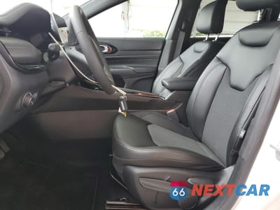 Zdjęcie 7 z 14 samochodu: 2025 JEEP COMPASS LATITUDE VIN:3C4NJDBN2ST553547 - miniatura