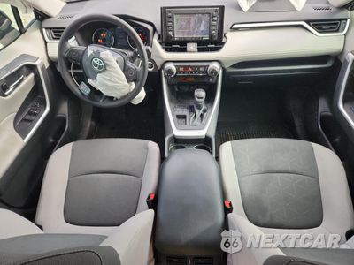 Zdjęcie 8 z 15 samochodu: 2021 TOYOTA RAV4 XLE VIN:2T3W1RFV9MC170634 - miniatura