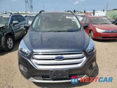 Piąte zdjęcie samochodu w środku: 2018 FORD ESCAPE SE VIN:1FMCU0GD2JUD01448 - miniatura